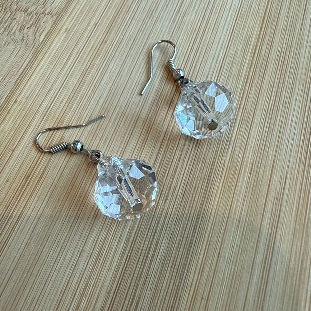 ROUND CRYSTAL DROP EARRINGS UNBRANDED